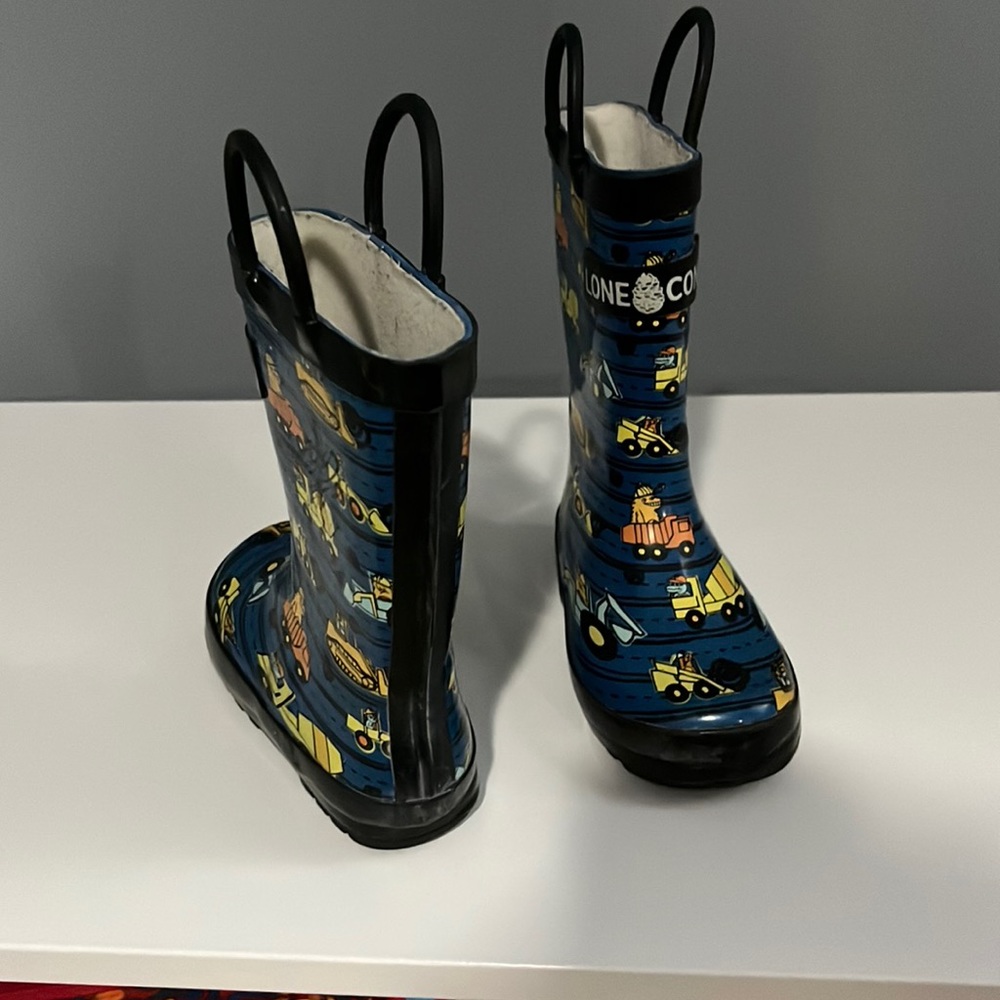 Brown boy toddler boots!!! Pet Free & Smoke Free Home!!! Size 7!!!